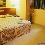 Hotel Ciutat De Sant Adria