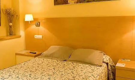 מלון Ciutat De Sant Adria 2*